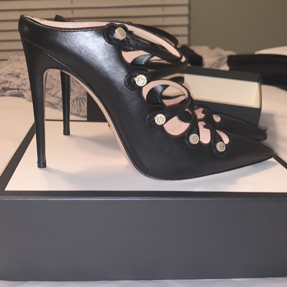 Black Gucci Pumps - Picture 4 of 4